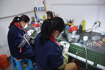 塑膠精密模具制造中常用的拋光方法有哪些？