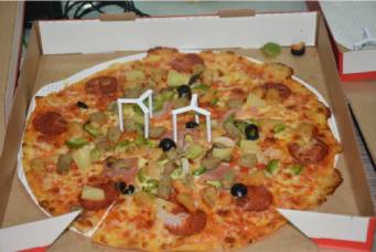 快來銘洋宇通吃Pizza啦！